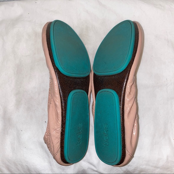 Tieks nude/ light pink patent leather flats - Picture 2 of 3